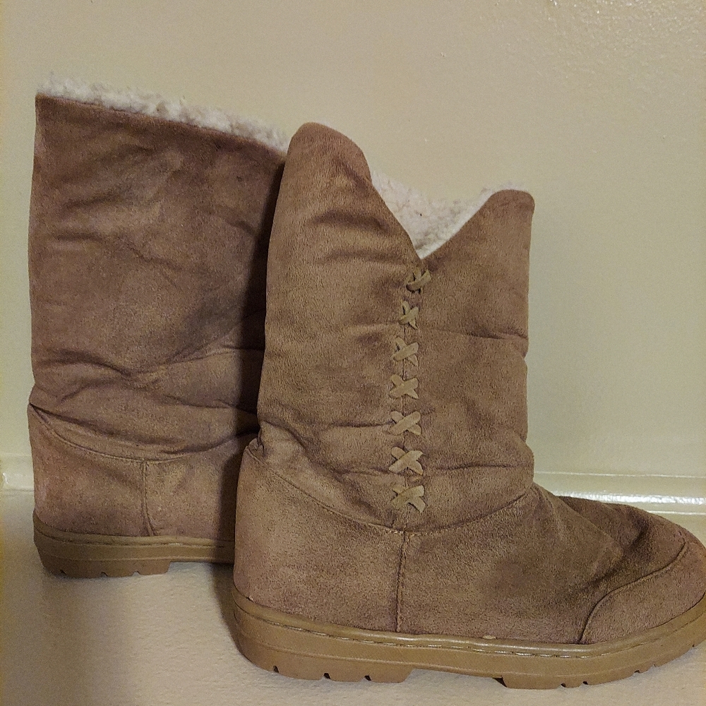 Winter boots size 38.